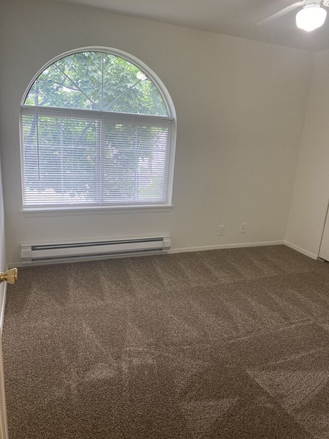 Building Photo - 1480 N Raymond St