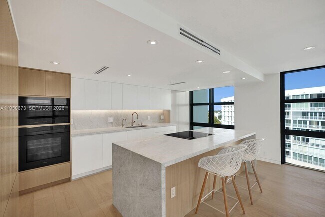 Building Photo - 1111 Crandon Blvd