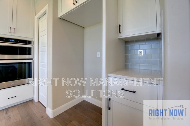 Building Photo - 6132 S Astoria Ave