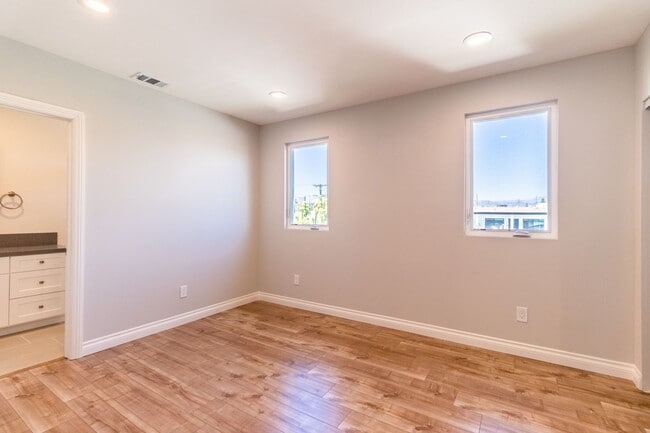 Building Photo - 1737 S Longwood Ave