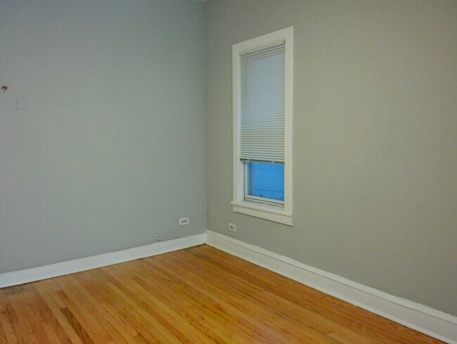 Building Photo - 937 N Ashland Ave