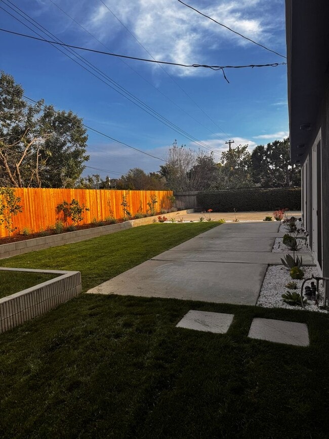 Building Photo - Spacious 3 Bed 2 Bath in 55+ Community, In...