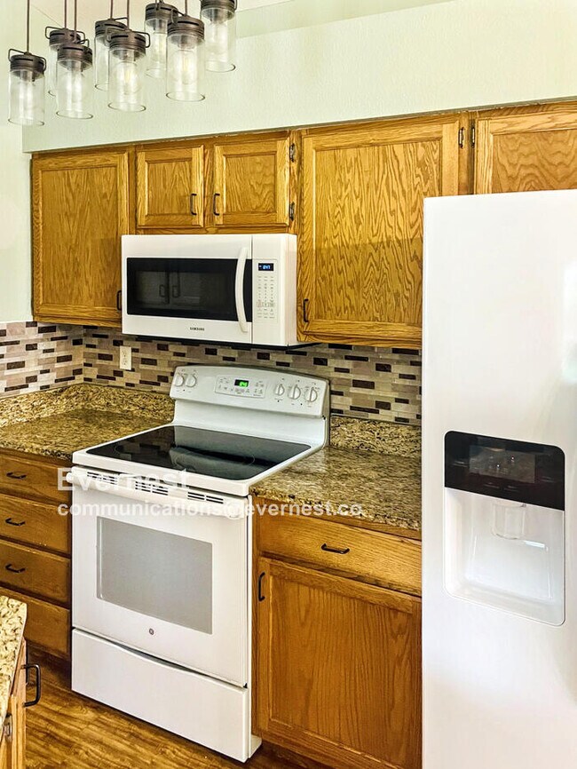 Building Photo - 1009 Meadow Ct