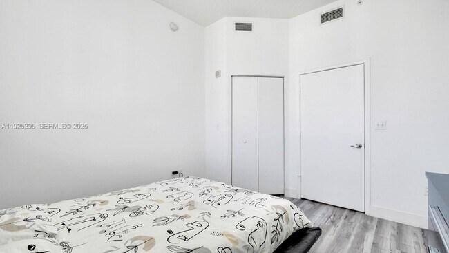 Building Photo - 18800 NE 29th Ave