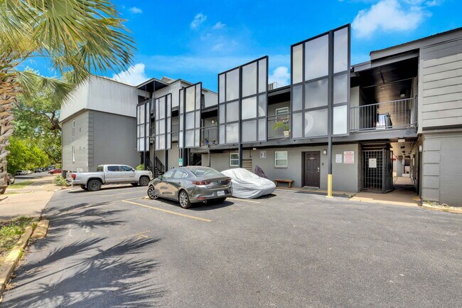 Building Photo - 2020 S Congress Ave