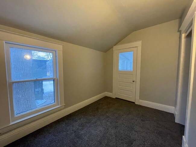 Building Photo - Four Bedroom Home