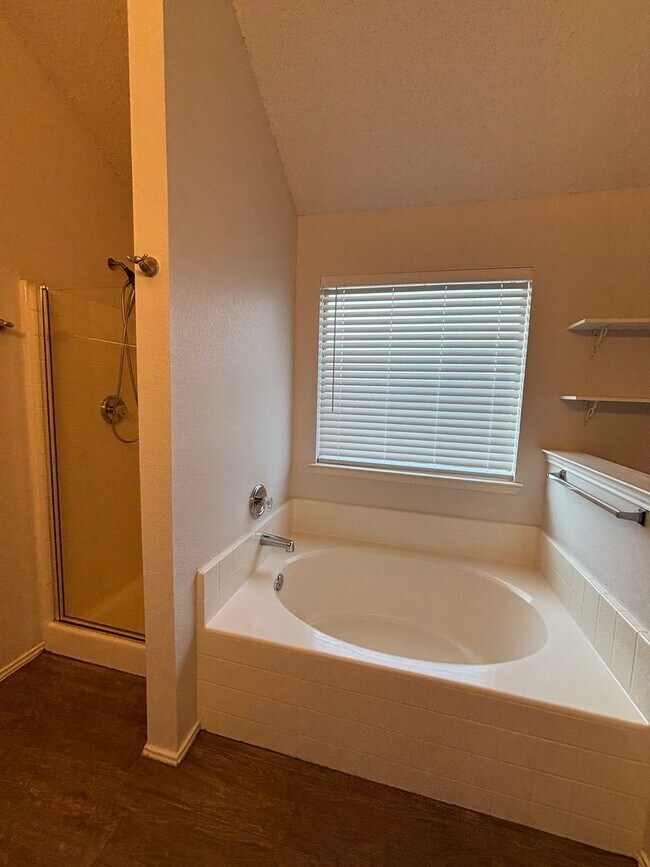 Building Photo - 813 Sage Cir