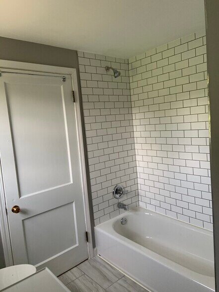 Building Photo - 2050 New Linden Rd