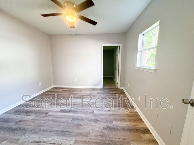 Building Photo - 2114 Painters St