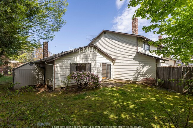 Building Photo - Two Bedroom, Charming Townhouse In the Hea...