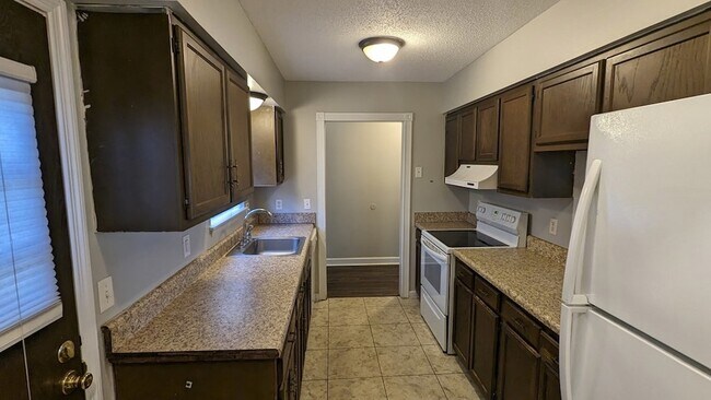 Building Photo - 901 Olmstead Dr