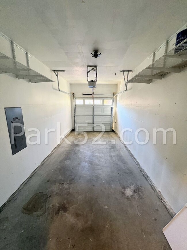 Building Photo - 2 Bedroom Condo in DuPont