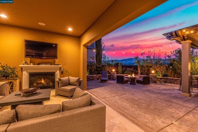 Building Photo - 2004 Drysdale St