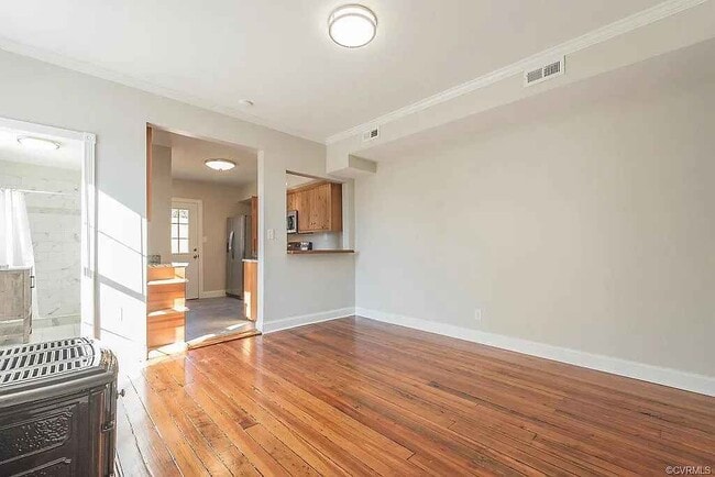 Building Photo - 2 N Plum St