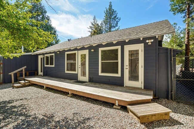 Building Photo - 54025 Strawberry Valley Dr