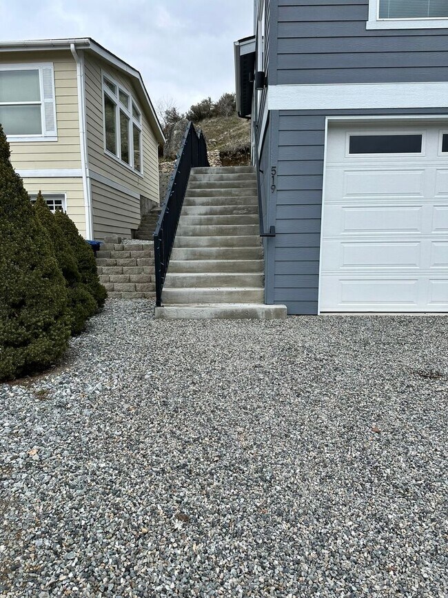 Building Photo - Year Round Rental- 4 bedroom, 2.5 bath in Chelan