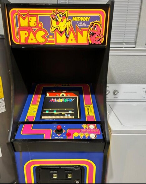 Arcade Games - 2543 Lewis St