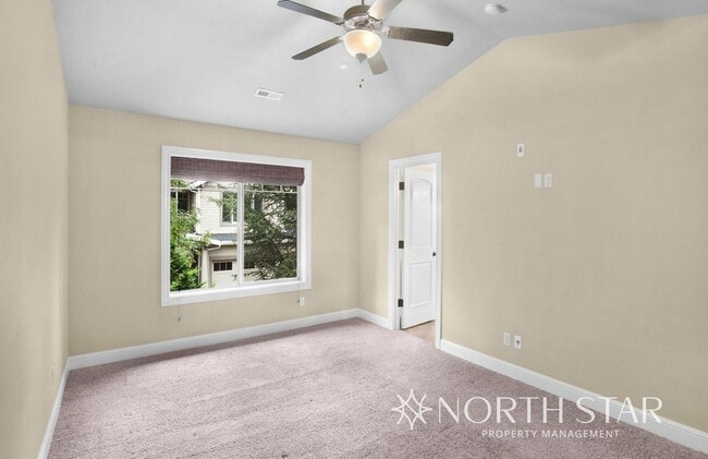 Building Photo - Beautiful Craftsman in Lake Oswego