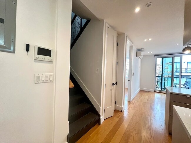 Building Photo - 22 Rogers Ave