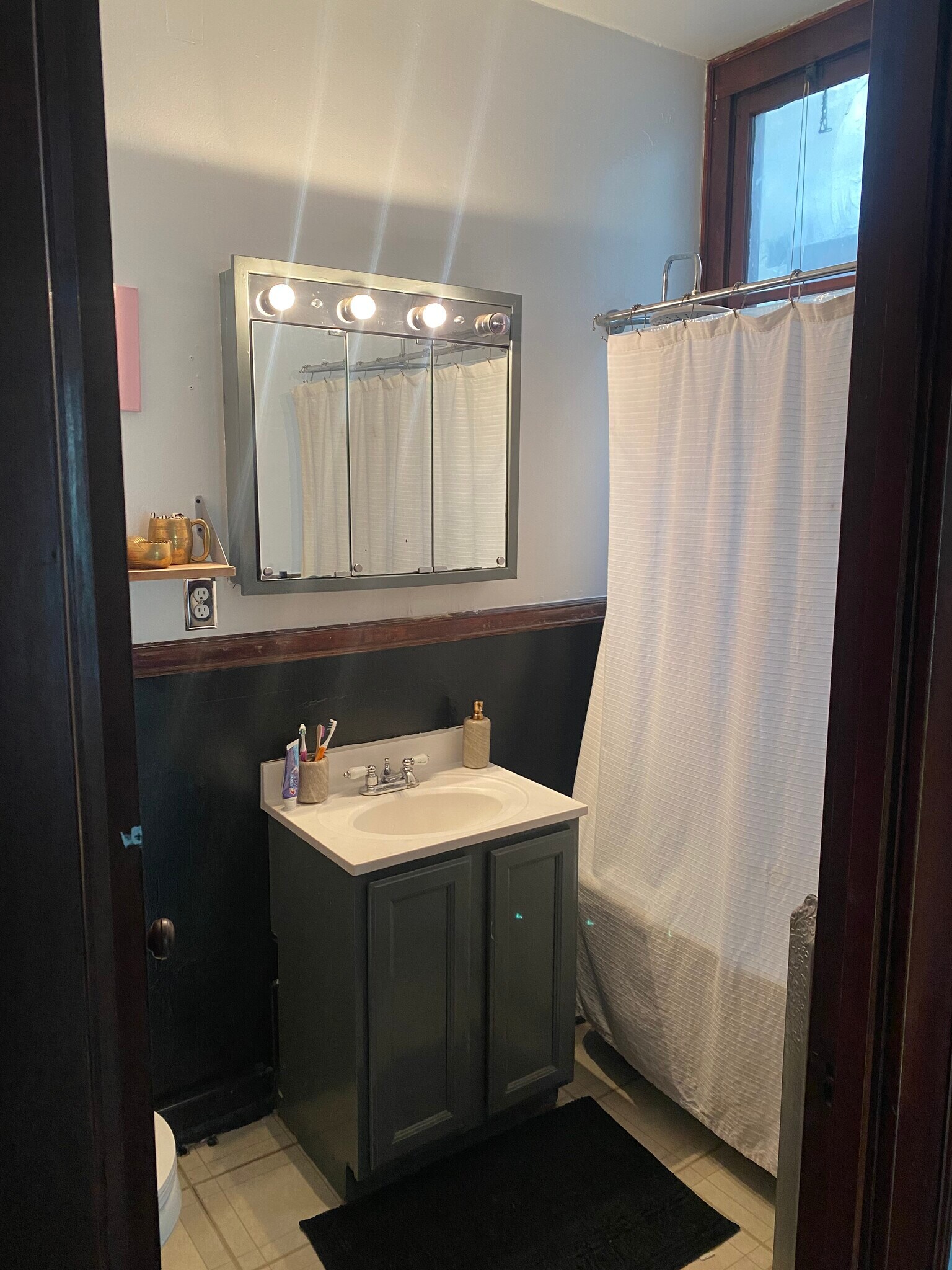 Bathroom - will be newly renovated! - 2544 Aldrich Ave S