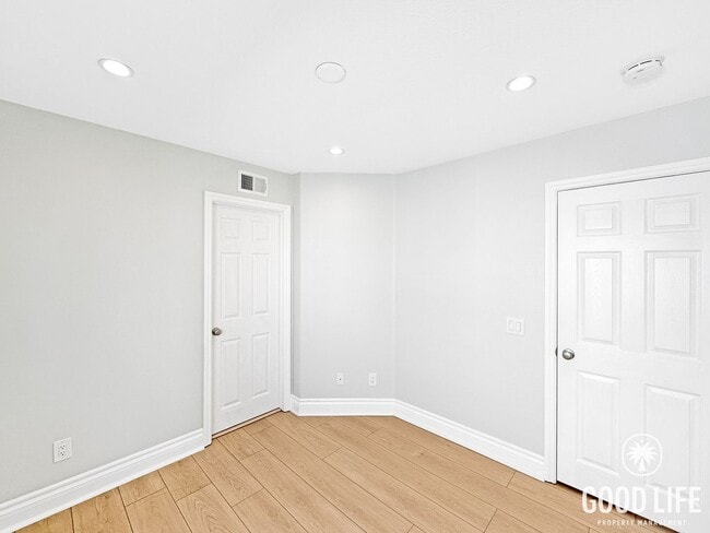 Building Photo - Beautiful 3-Bed Home w/ Vaulted Ceilings, Stainless Appliances, Private Backyard & 2-Car Garage