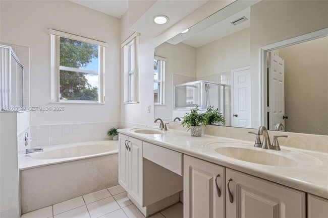 Building Photo - 1924 SE 17th Ct