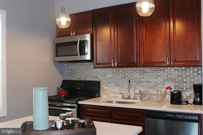 Building Photo - 5923 N Broad St