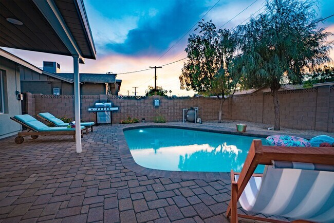 Building Photo - NO HOA Heated Pool-Gorgeous 3bed/2bath Home in Old Town Scottsdale