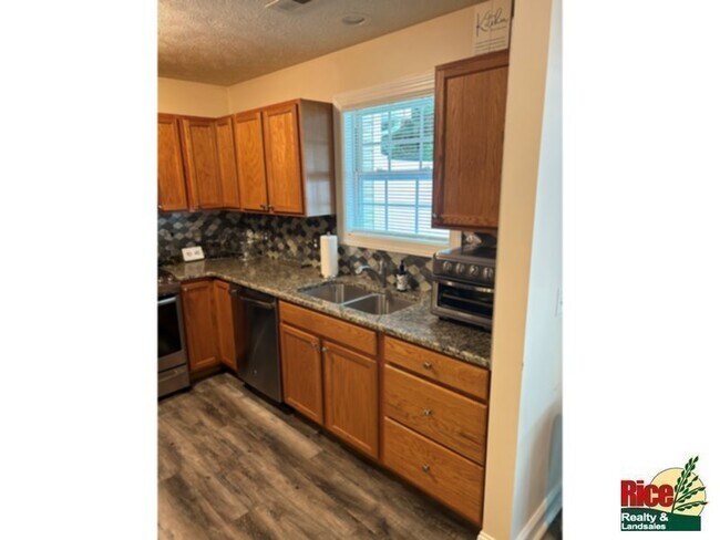 Building Photo - 555 Pin Oak Drive NW