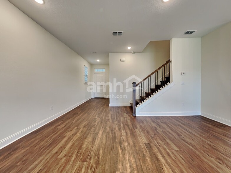 Building Photo - 383 Onate Cir