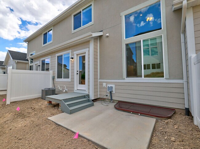 Building Photo - 1377 N Sage Dr