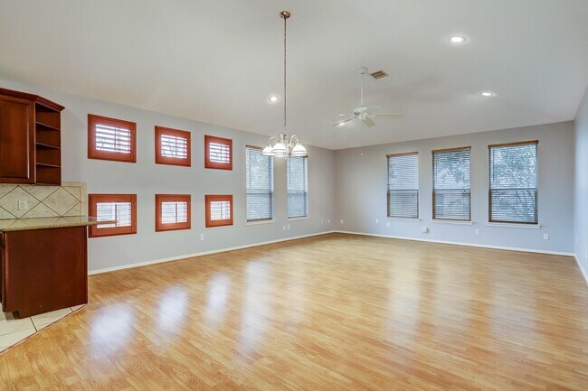 Building Photo - 2211 Roy St