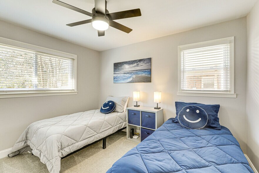 Building Photo - 7012 Terrace Dr