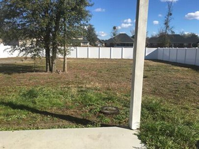 Building Photo - 607 Red Oak Ln