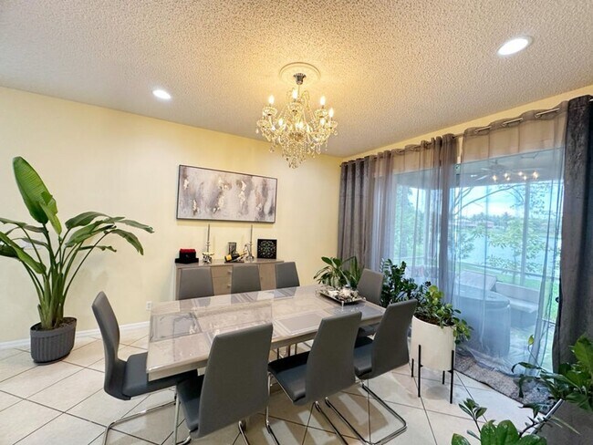 Building Photo - 5152 Woodfield Way