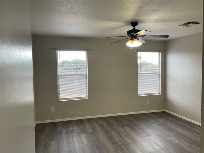 Building Photo - Rita Ranch Charmer 3Bdm 2Ba home, availabl...