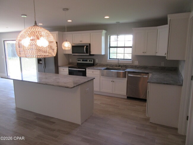 Building Photo - 2708 Amelia Ave