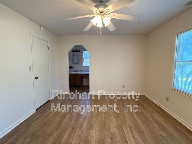Building Photo - 2083 Ridgecrest Rd