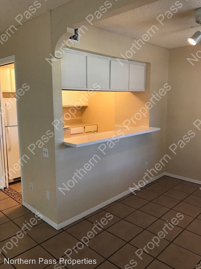 Building Photo - 200 Shadow Mountain Dr