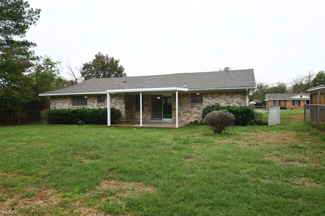 Building Photo - Updated 3BR/2BA Brick Home with Granite Kitchen & Fenced Yard — Kaufman ISD