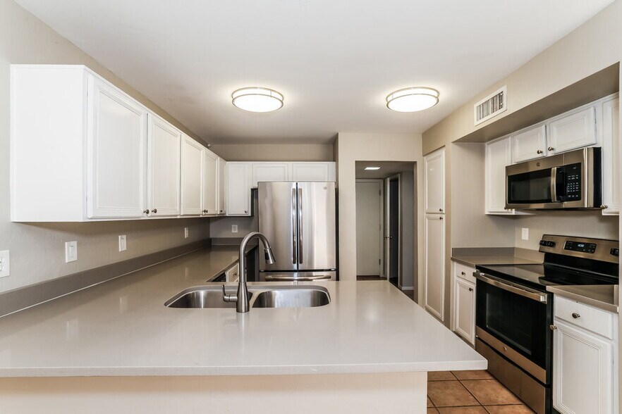 Building Photo - 2345 E Gelding Dr