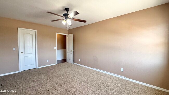 Building Photo - 2714 E Birchwood Pl