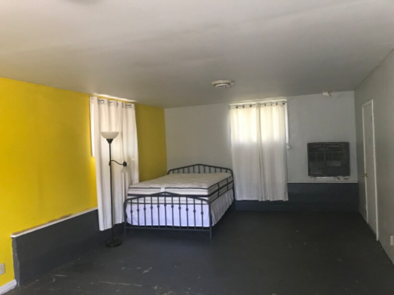 Building Photo - 0000 G