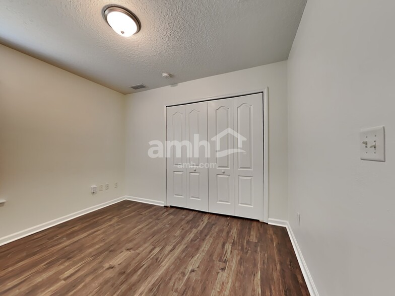 Building Photo - 880 Collinswood Dr