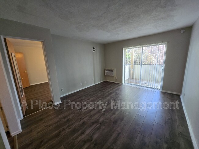 Building Photo - 2727 Hampton Ave