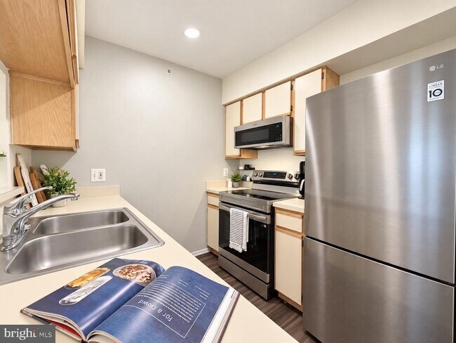 Building Photo - 3315 Wyndham Cir