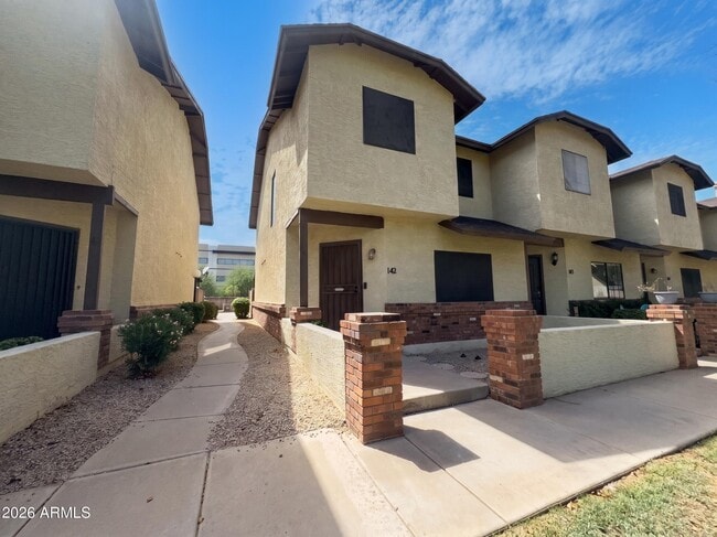 Building Photo - 170 E Guadalupe Rd