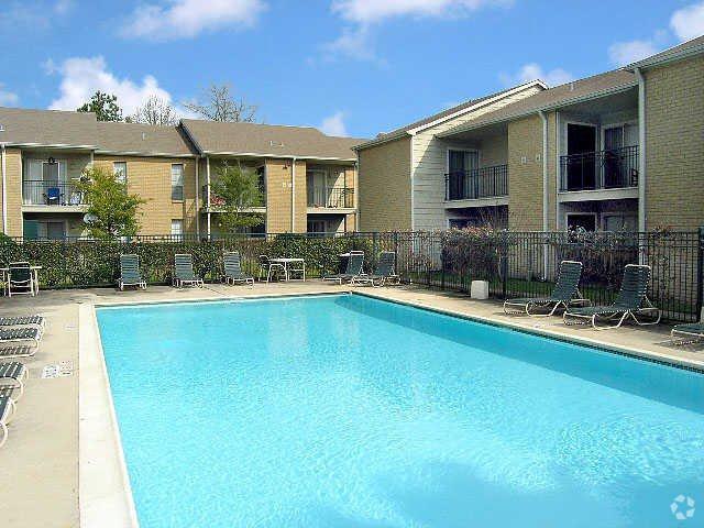 Pool - Rockridge Park Apartments