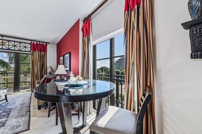 Building Photo - 2401 N Ocean Blvd