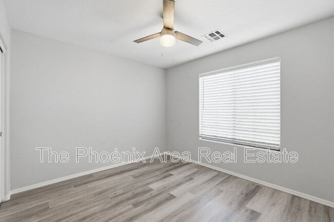 Building Photo - 534 E Bartlett Way